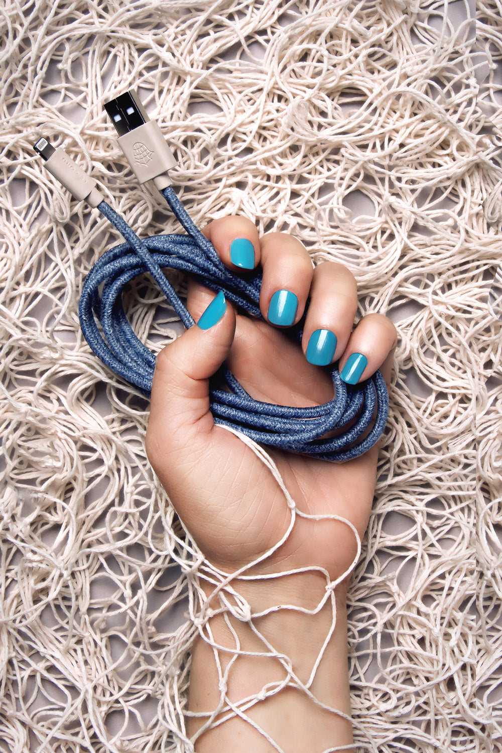 Bleu iPhone Lightning cable · 2 meter · Made of recycled fishing nets-2